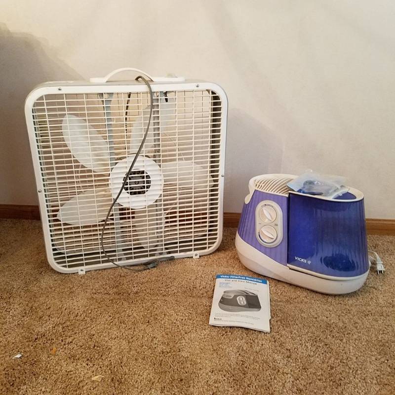 lot 6280 image: Vicks humidifier and box fan