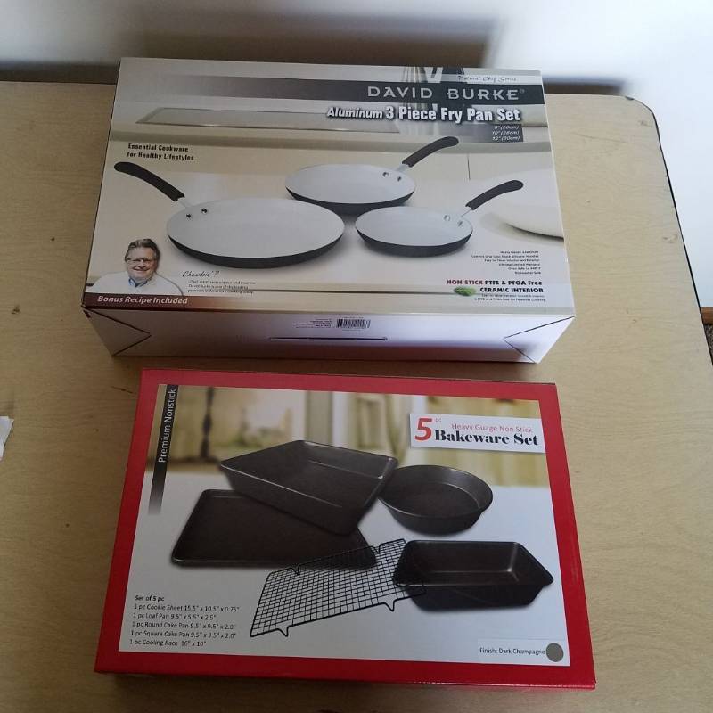 lot 6290 image: aluminum 3-piece fry pan set and 5-piece bakeware set - new in box