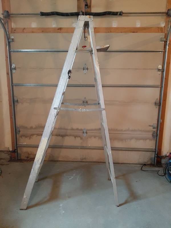 lot 1545 image: Aluminum stepladder - 7.5 ft tall