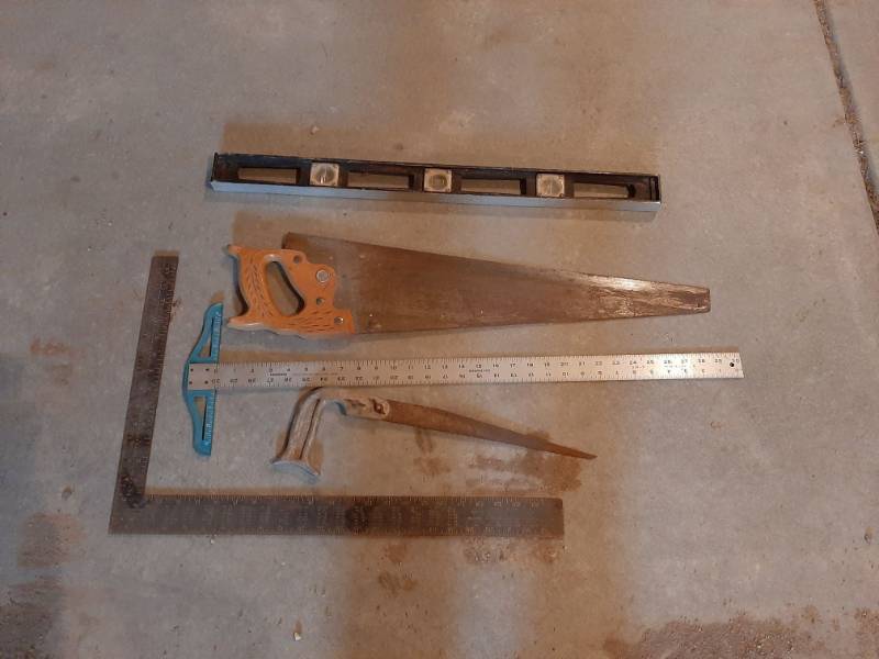 lot 1547 image: Saws, squares and level