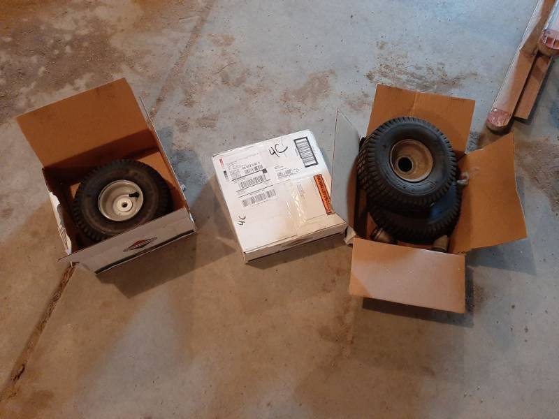 lot 1551 image: 2 new tires with wheels and 2 used tires