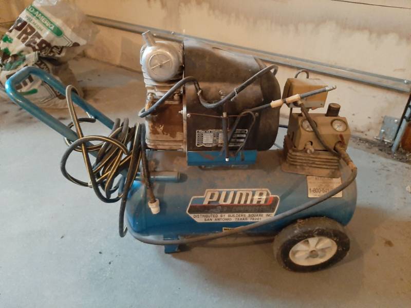 lot 1552 image: Puma air compressor - tank has a hole