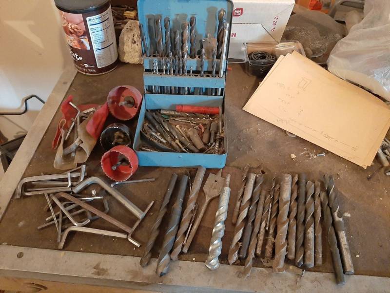 lot 1555 image: Assorted drill bits and Allen wrenches