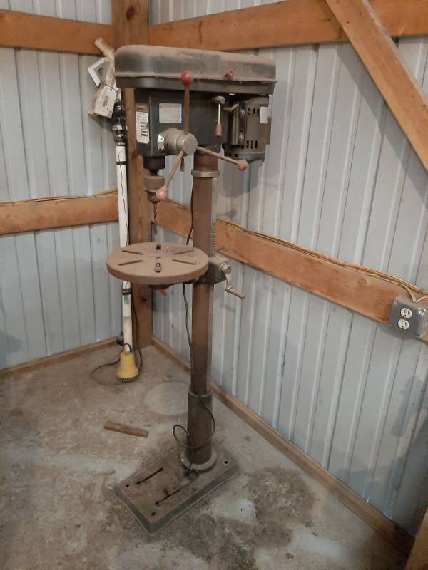 lot 1566 image: Guardian 12 speed heavy duty drill press - Motor runs but feed lever did not turn to lower spindle  chuck