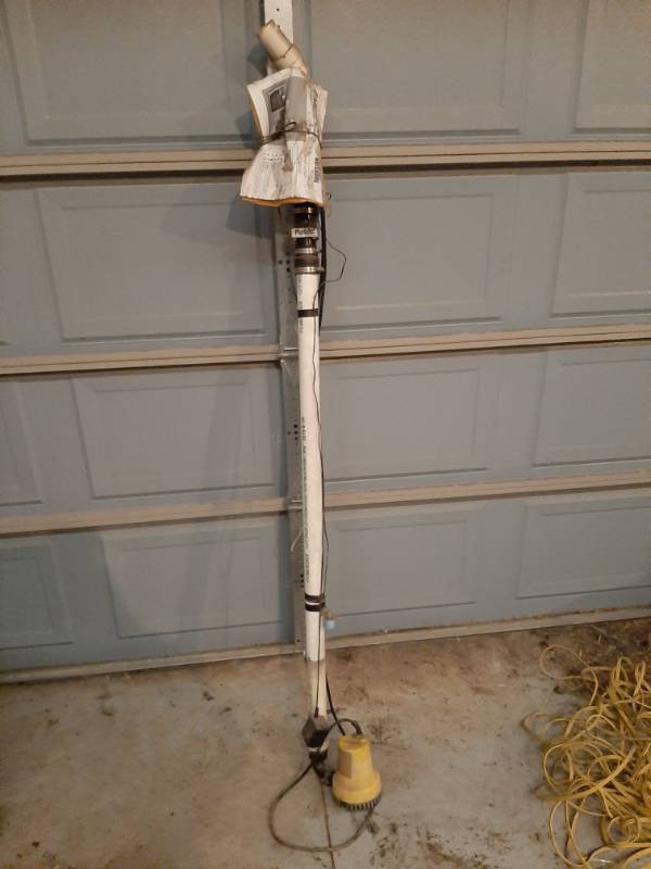 lot 1569 image: Battery powered backup Emergency sump pump system
