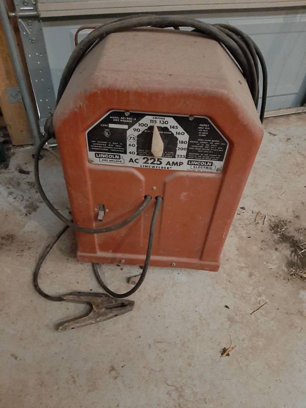 lot 1570 image: Lincoln Arc Welder - 225 Amp