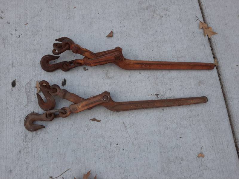 lot 1581 image: 2 boomers