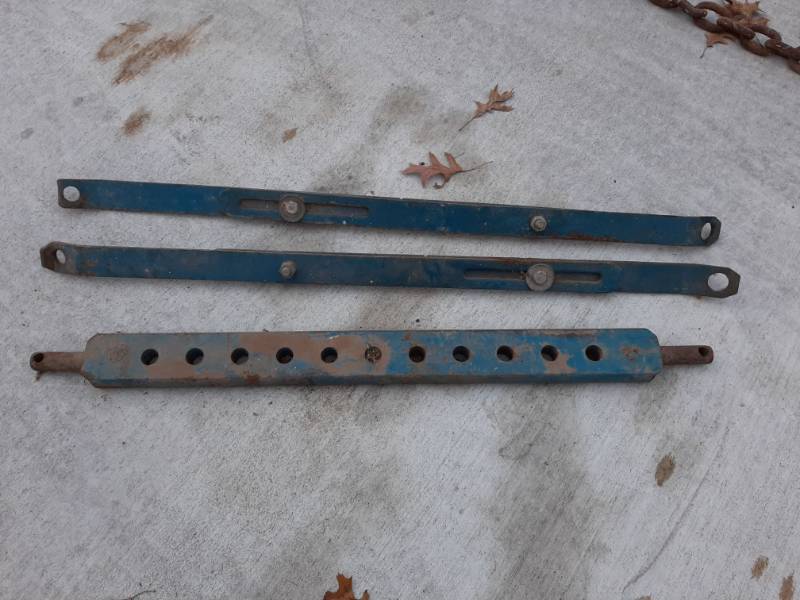 lot 1582 image: Drawbar and sway bars