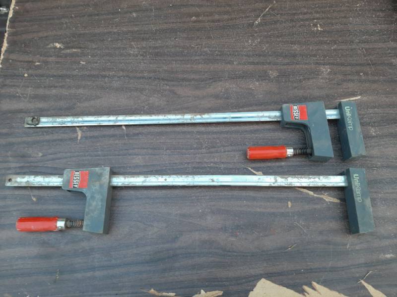 lot 1585 image: BESSEY 24 in. Capacity 3-18 in. Throat Depth Light Duty Case Clamp