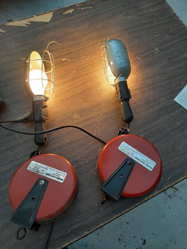lot 1586 image: (2) Craftsman trouble light cord reel