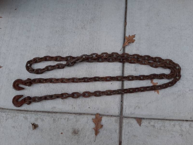 lot 1588 image: Chain with 2 hooks - 10 ft