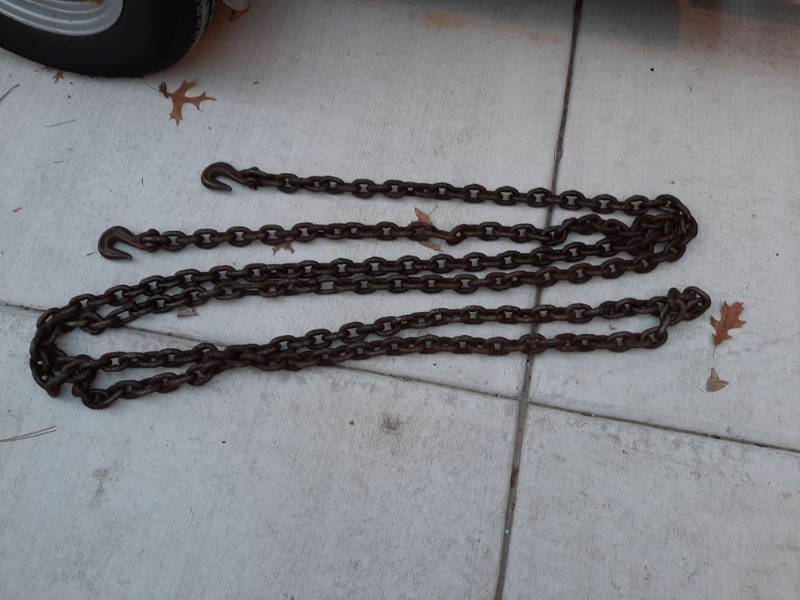 lot 1590 image: Chain with 2 hooks - 21ft