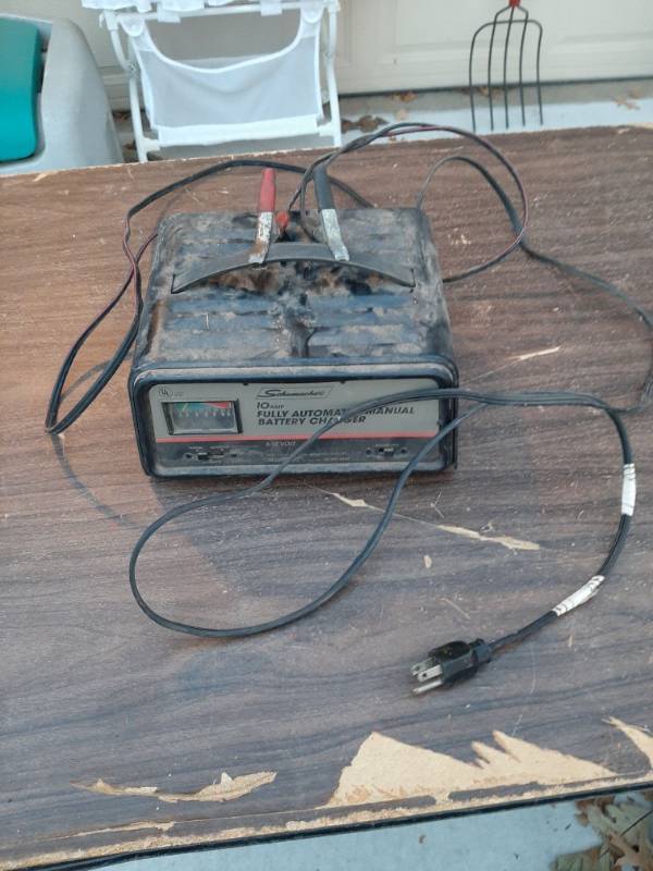 lot 1591 image: Battery charger