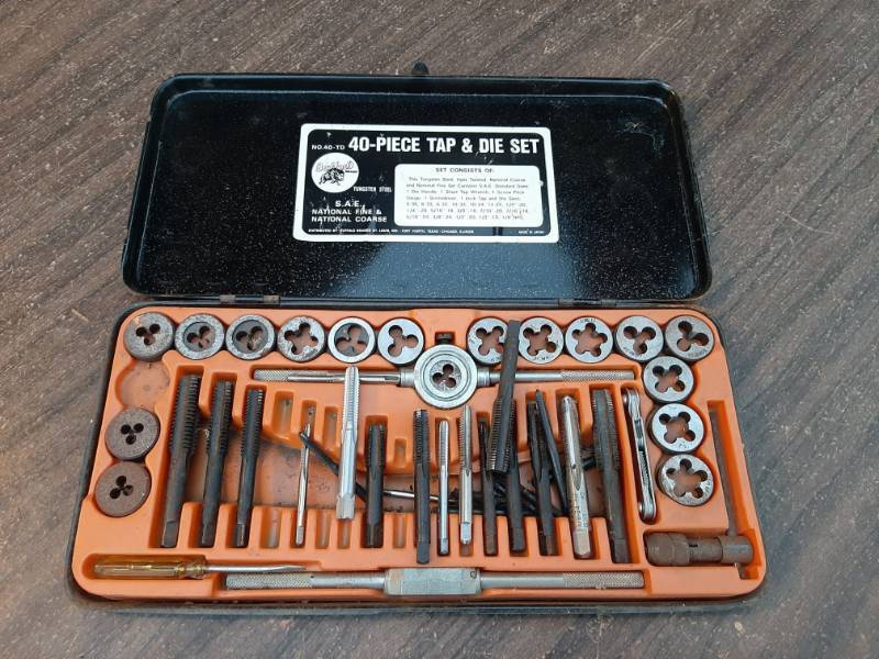 lot 1595 image: Assorted taps and dies