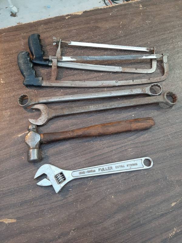 lot 1596 image: Assorted tools - adjustable wrench, hammer, wrenches, and hack saws