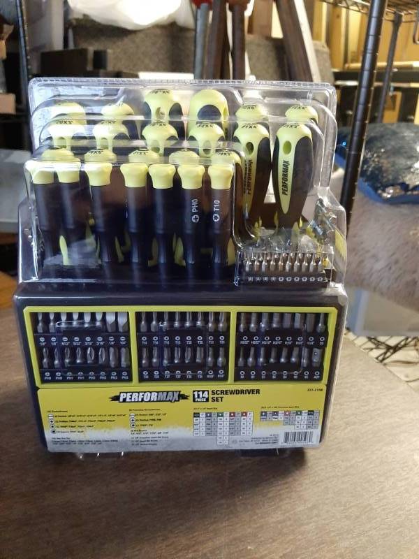 lot 1600 image: 114 PC Screwdriver Set