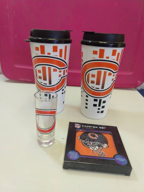 lot 2489 image: Chicago bears 4-Piece gift set