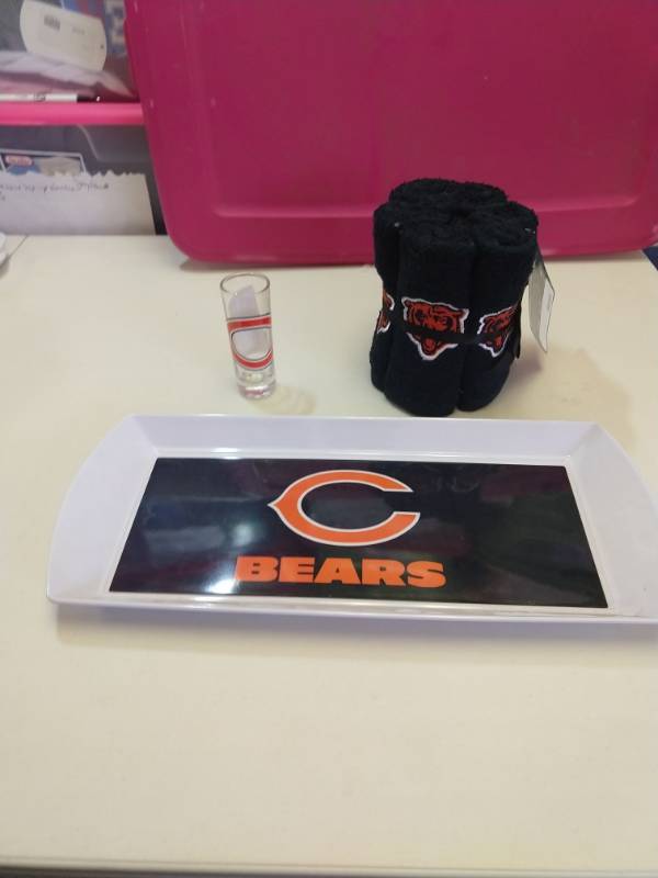 lot 2493 image: Chicago bears 3-piece gift set