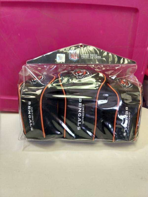 lot 2500 image: Cincinnati Bengals long neck barrel golf head covers