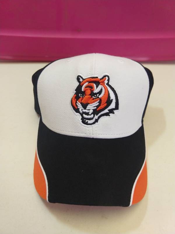lot 2503 image: Cincinnati Bengals 3-piece gift set