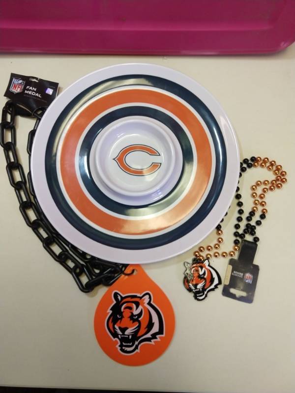 lot 2520 image: Cincinnati Bengals 3-piece gift set
