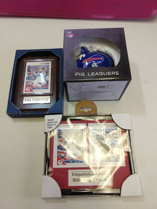 lot 2532 image: Buffalo Bills 3-piece gift set