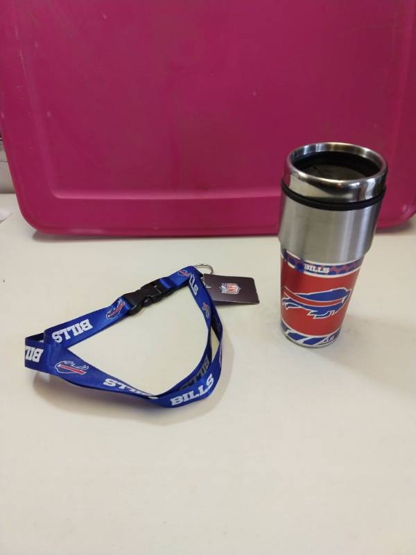 lot 2551 image: Buffalo Bills two piece gift set