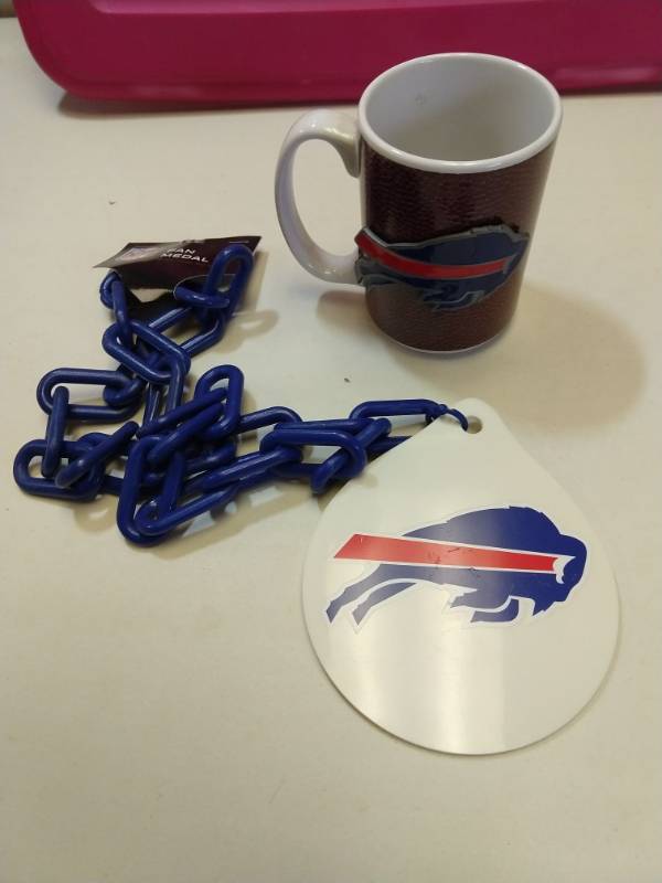 lot 2552 image: Buffalo Bills two piece gift set