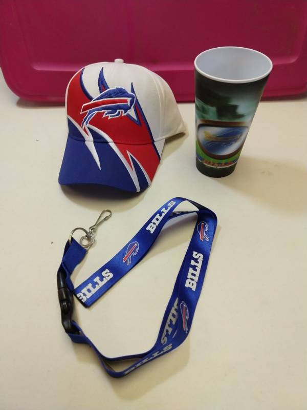 lot 2556 image: Buffalo Bills 3-piece gift set