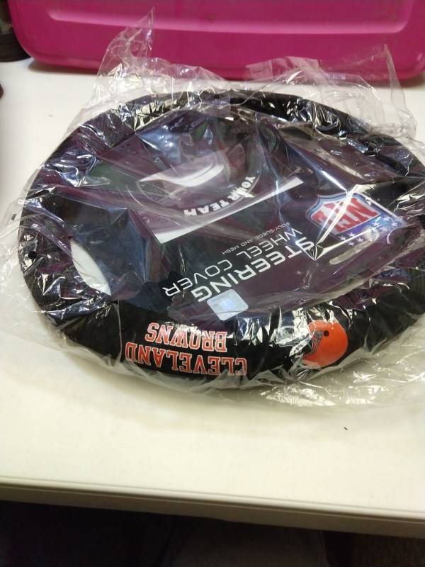 lot 2561 image: Cleveland Browns steering wheel cover