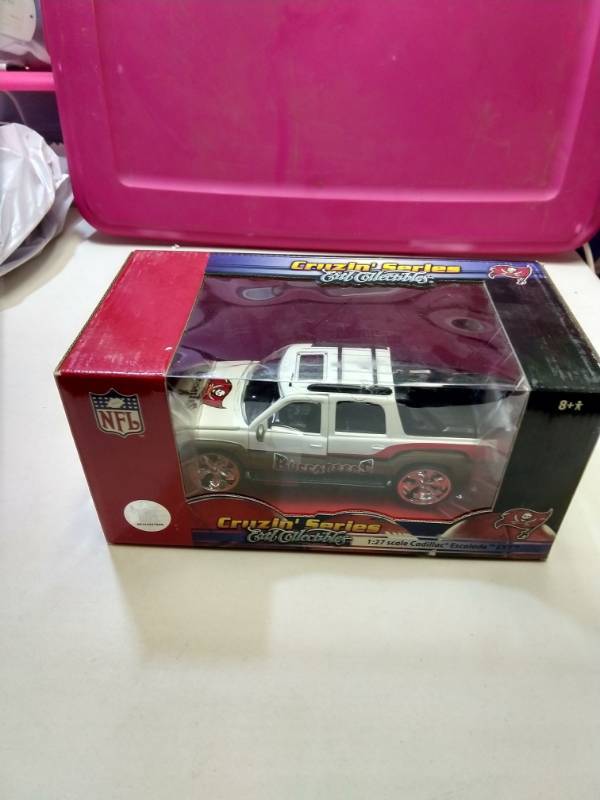 lot 2574 image: Tampa Bay buccaneers Ertl collectible diecast