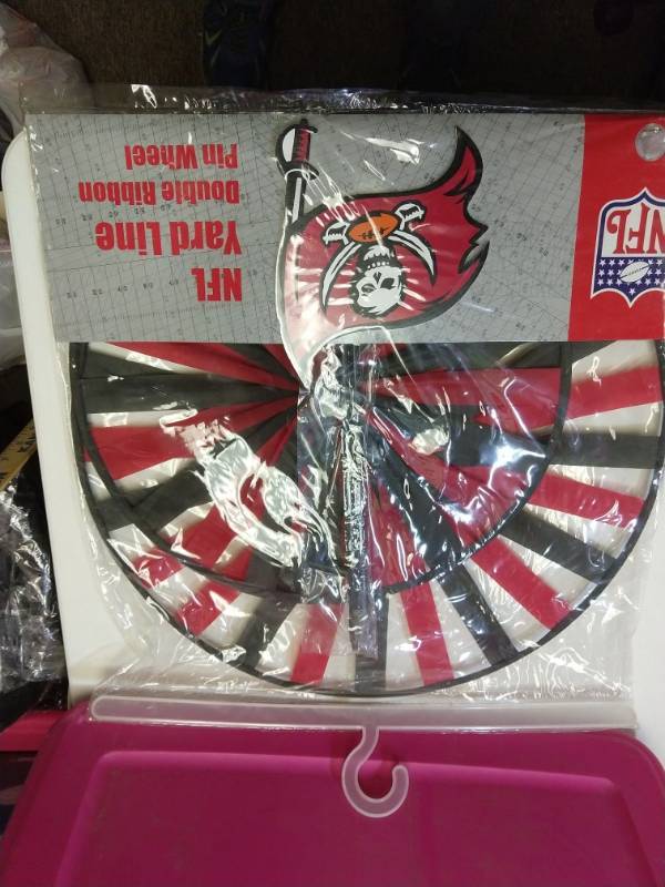 lot 2575 image: Tampa Bay buccaneers 20 in double level pinwheel