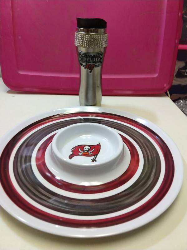 lot 2577 image: Tampa Bay buccaneers 2 piece gift set