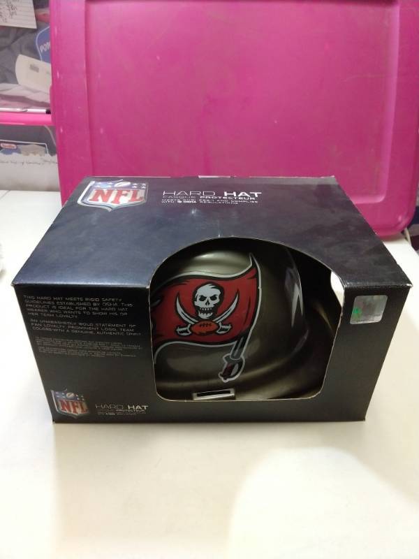 lot 2589 image: Tampa Bay buccaneers hard hat