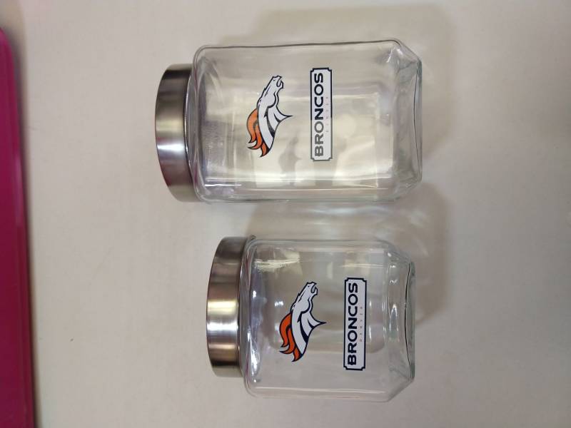 lot 2596 image: Denver broncos 2-piece gift set