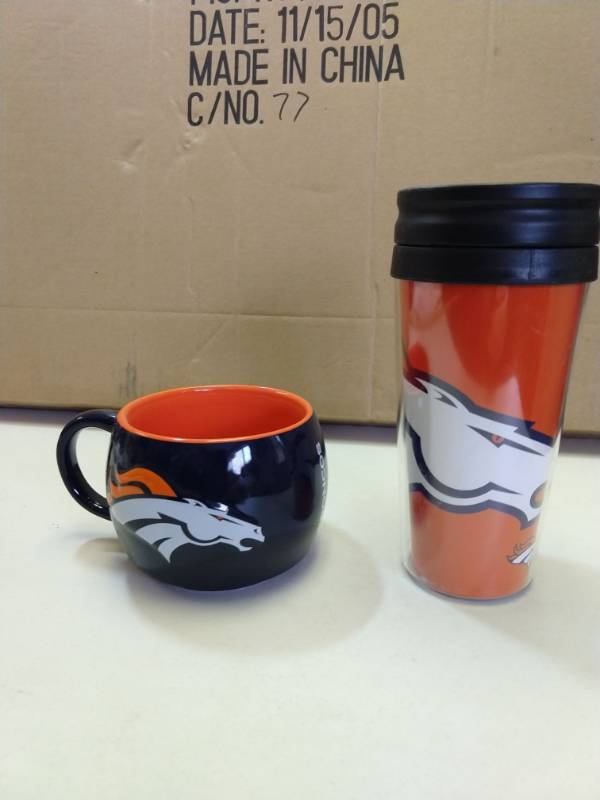 lot 2601 image: Denver broncos 2-piece gift set