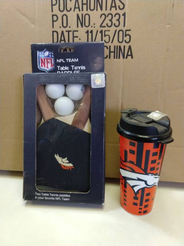 lot 2604 image: Denver broncos 2-piece gift set