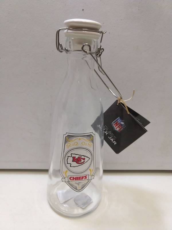 lot 2641 image: Kansas City Chiefs 33.8oz Large Glass Milk Jar