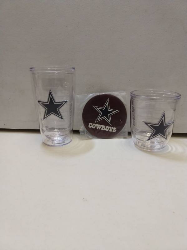lot 2680 image: Dallas Cowboys 3-piece gift set