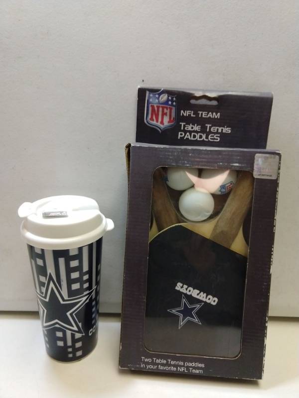 lot 2684 image: Dallas cowboys 2 piece gift set