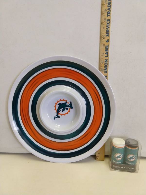 lot 2725 image: Miami Dolphins 2 piece gift set