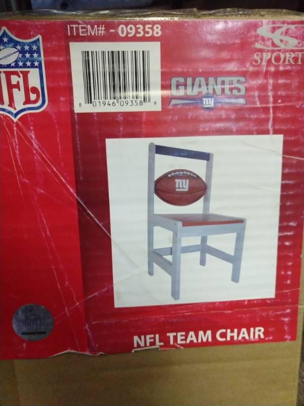 lot 2744 image: New York Giants toddlers chair