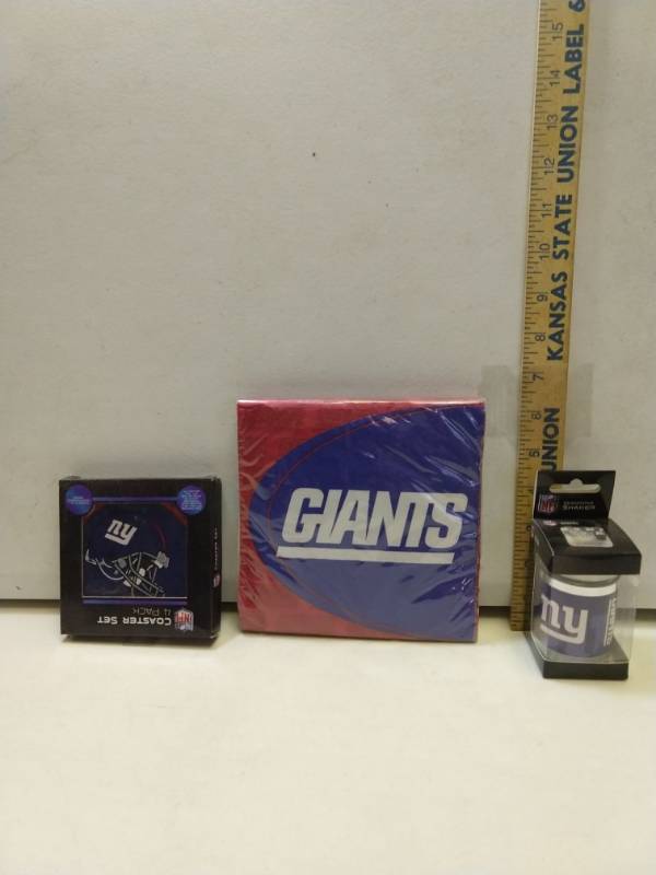 lot 2769 image: New York Giants 3-piece gift set