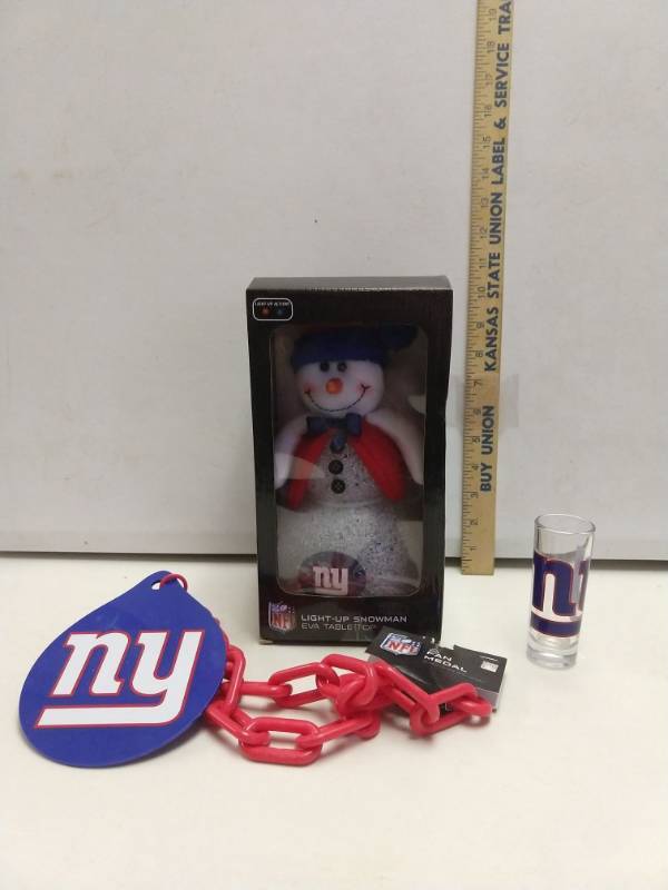 lot 2770 image: New York Giants 3-piece gift set