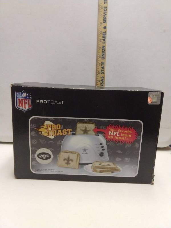 lot 2786 image: New York Jets Toaster
