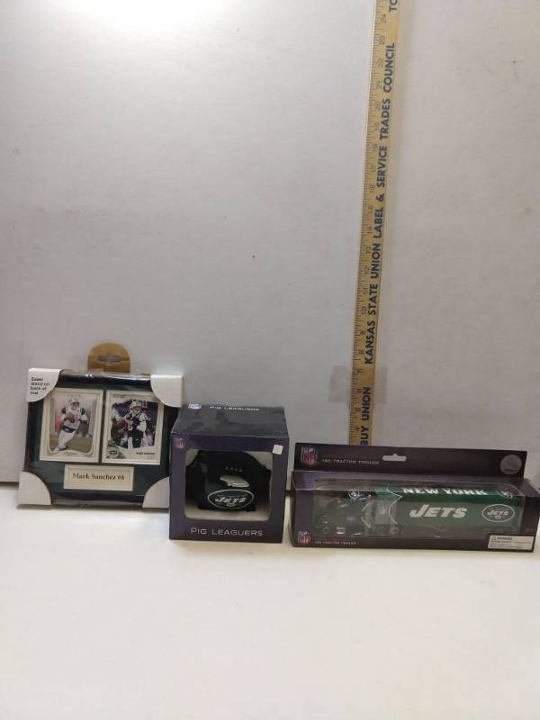 lot 2797 image: New York Jets 3-piece gift set
