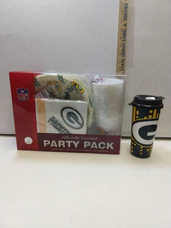 lot 2880 image: NFL Green Bay Packers Party Pack plus plastic drink tumbler with lid