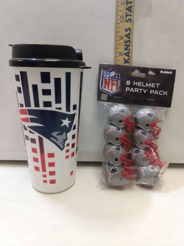 lot 2897 image: New England Patriots two piece gift set