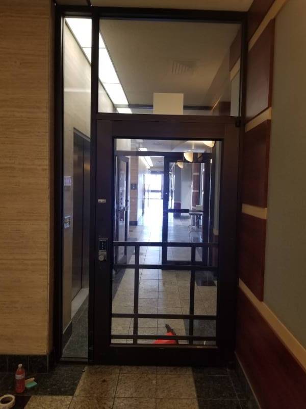 lot 8661 image: Door with Glass Surrounds