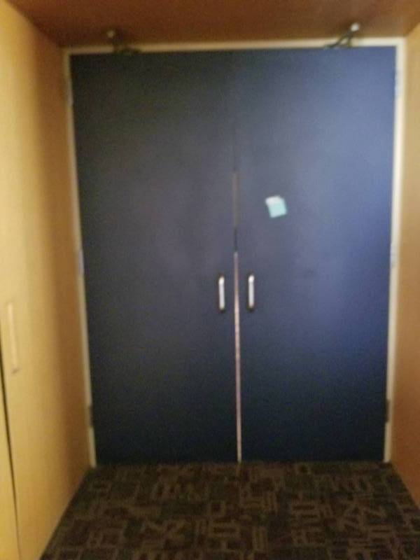 lot 8676 image: Double  Entry Doors